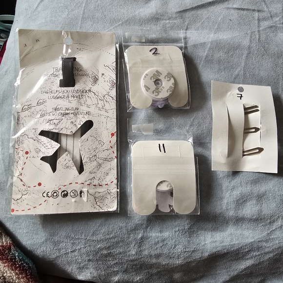 Kuromi Luggage Tag, 2 Popgrips & Hair Clip, Cinnamonroll Clip & Pompom Clip - Picture 2 of 2